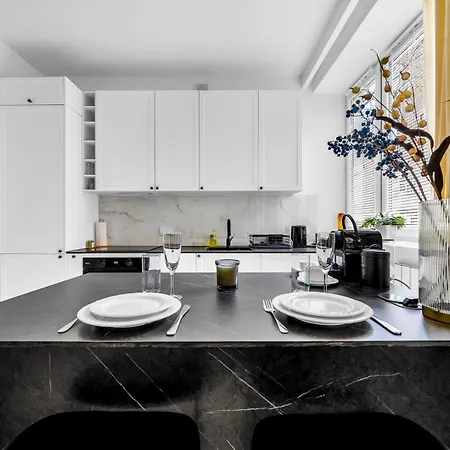 - Workspace & Park Nearby - By Rentujemy Appartement