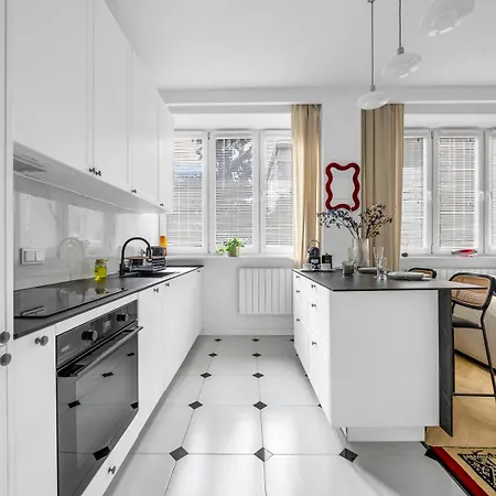 - Workspace & Park Nearby - By Rentujemy *