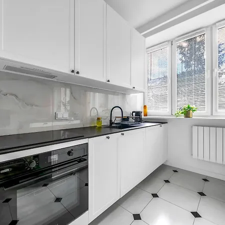 - Workspace & Park Nearby - By Rentujemy Apartment Warsaw