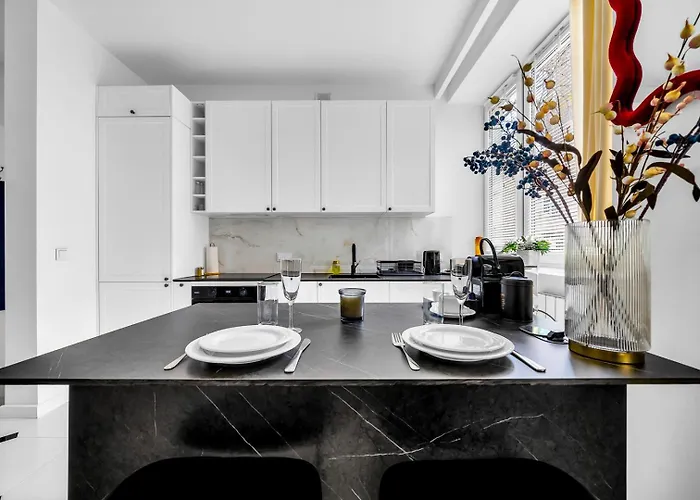 - Workspace & Park Nearby - By Rentujemy شقة