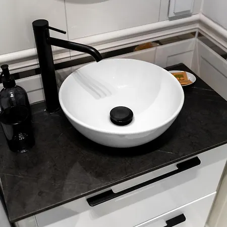 - Workspace & Park Nearby - By Rentujemy ワルシャワ