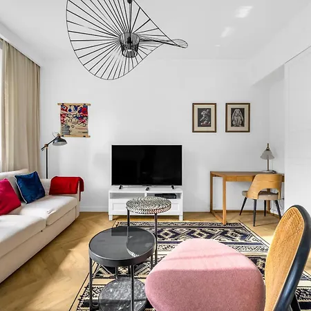 - Workspace & Park Nearby - By Rentujemy